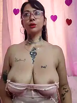 Snapshot of Saloome- chatting on February 18, 2025, 4:48 pm Saloome- online show from February 18, 2025, 4:48 pm