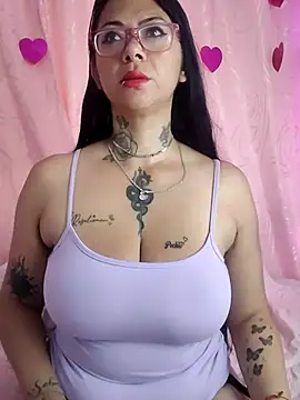 Snapshot of Saloome- chatting on March 5, 2025, 1:39 pm Saloome- online show from March 5, 2025, 1:39 pm