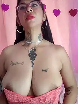 Snapshot of Saloome- chatting on March 11, 2025, 5:02 pm Saloome- online show from March 11, 2025, 5:02 pm