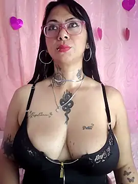 Snapshot of Saloome- chatting on March 14, 2025, 1:46 pm Saloome- online show from March 14, 2025, 1:46 pm