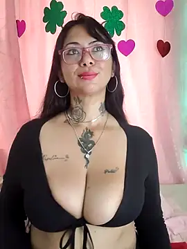 Snapshot of Saloome- chatting on March 17, 2025, 5:16 pm Saloome- online show from March 17, 2025, 5:16 pm