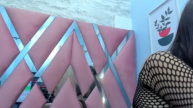 alanaflores  online show from January 17, 2025, 1:35 pm