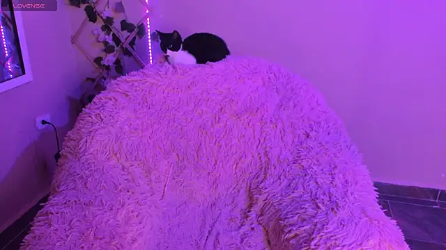 Snapshot of MadelineBenet chatting on September 29, 2025, 1:11 am MadelineBenet online show from September 29, 2025, 1:11 am