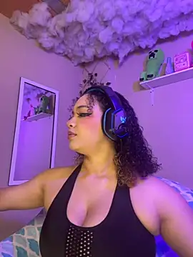 Snapshot of MadelineBenet chatting on November 3, 2025, 4:25 am MadelineBenet online show from November 3, 2025, 4:25 am