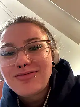 sluttysmiley online show from January 8, 2026, 8:00 pm