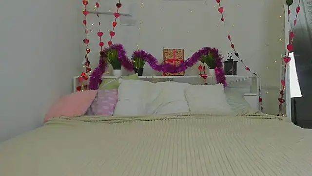 DreamyLuna online show from January 8, 2025, 8:29 pm