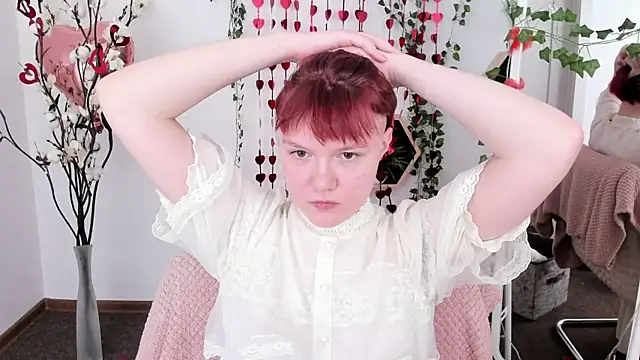 DreamyLuna online show from February 2, 2025, 8:41 pm