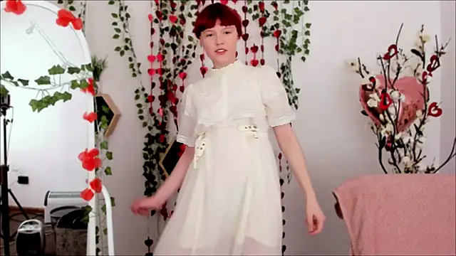 DreamyLuna online show from February 3, 2025, 12:04 am