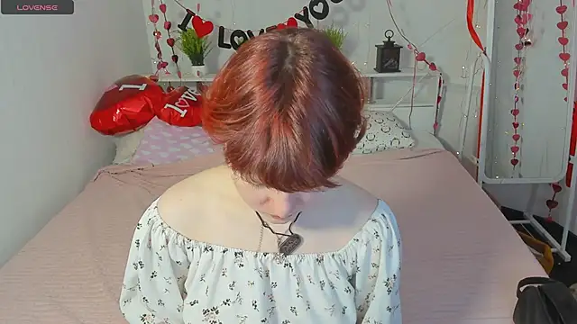 DreamyLuna online show from February 6, 2025, 8:34 pm