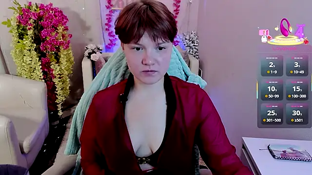 DreamyLuna online show from September 17, 2025, 8:43 pm