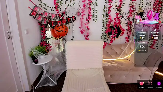 DreamyLuna online show from October 21, 2025, 8:31 pm