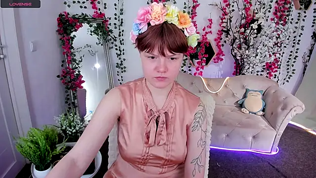 DreamyLuna online show from November 9, 2025, 8:40 pm