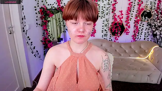 DreamyLuna online show from November 29, 2025, 8:34 pm