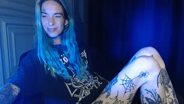 Snapshot of RavenryderUK chatting on June 3, 2026, 9:09 pm RavenryderUK online show from June 3, 2026, 9:09 pm