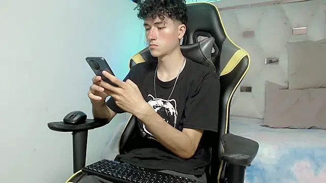 johnny cagee online show from November 13, 2025, 4:11 am