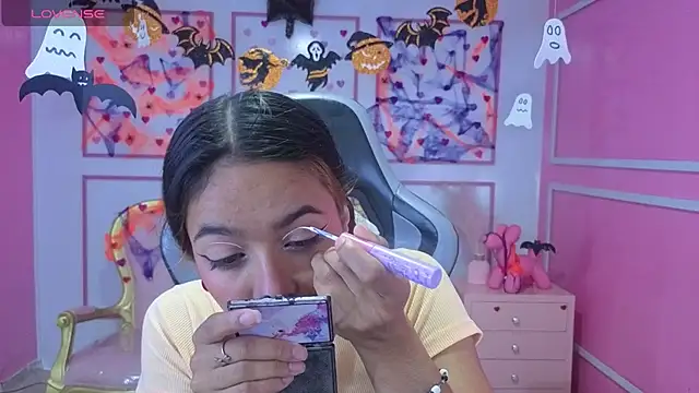 stephania t online show from October 28, 2025, 11:47 am