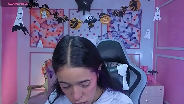 stephania t online show from October 30, 2025, 11:44 am