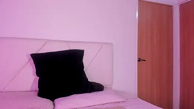 julz 03 online show from October 18, 2025, 7:36 pm