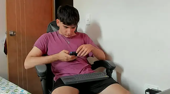 leo030809 online show from December 9, 2024, 9:26 pm