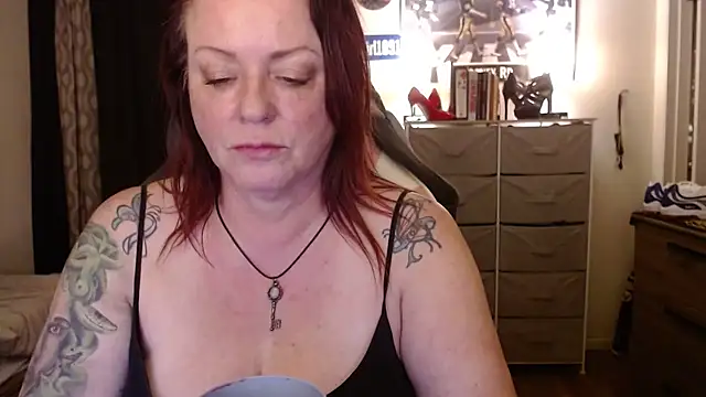 Nikkimastersgirl1091 online show from March 18, 2025, 5:20 am