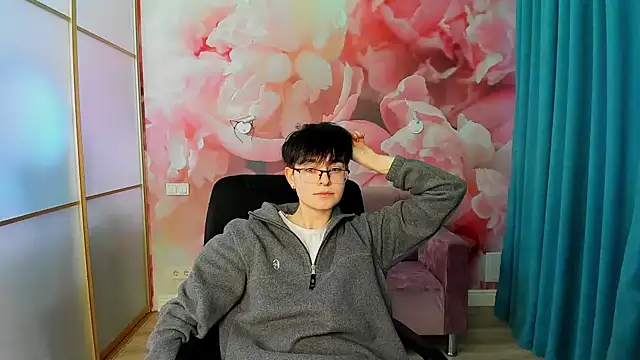 EmiliaYours online show from December 2, 2024, 7:36 am