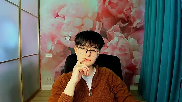 EmiliaYours online show from December 3, 2024, 6:59 am