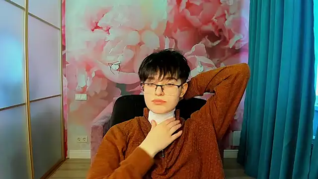 EmiliaYours online show from December 3, 2024, 10:17 am