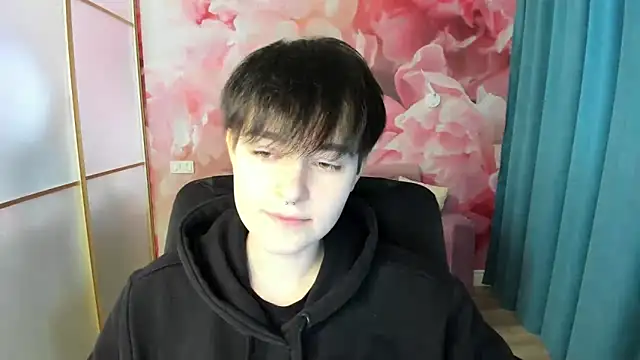 EmiliaYours online show from December 14, 2024, 12:55 pm