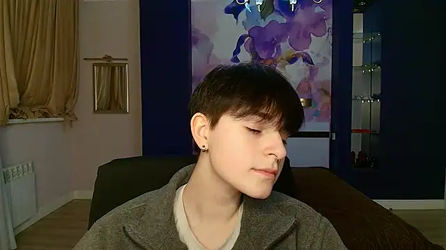 EmiliaYours online show from December 16, 2024, 3:32 pm