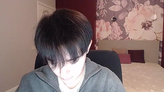 EmiliaYours online show from December 17, 2024, 6:56 am