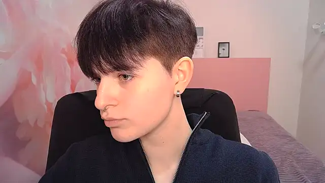 EmiliaYours online show from December 29, 2024, 4:08 pm