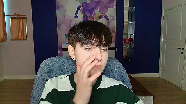 EmiliaYours online show from December 30, 2024, 12:31 pm