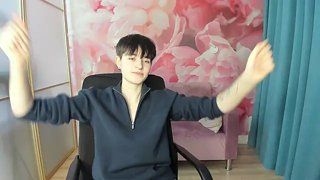 EmiliaYours online show from January 4, 2025, 3:39 pm