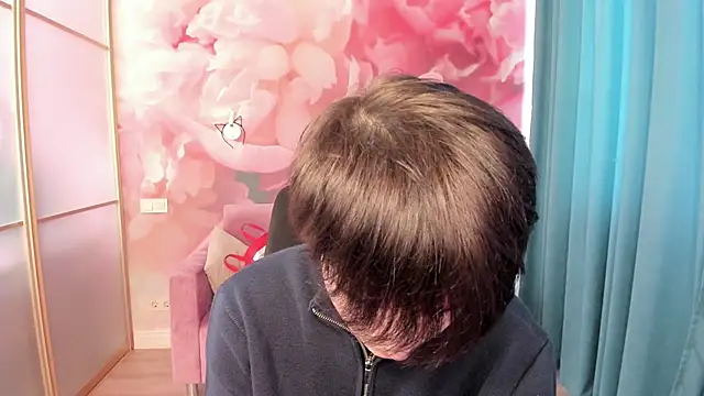 EmiliaYours online show from January 17, 2025, 1:03 pm