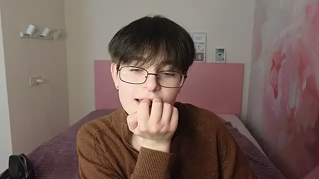 EmiliaYours online show from January 25, 2025, 4:03 pm