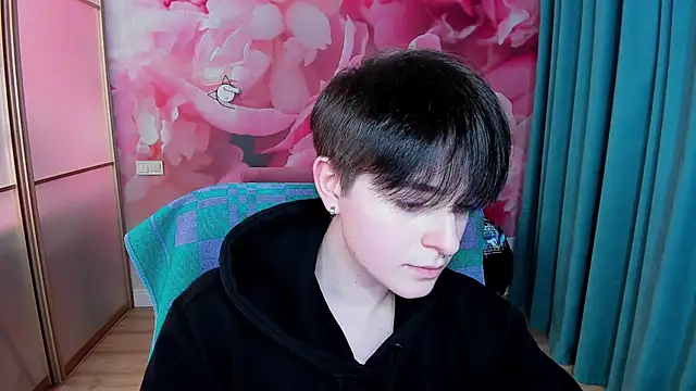 EmiliaYours online show from January 31, 2025, 4:06 pm