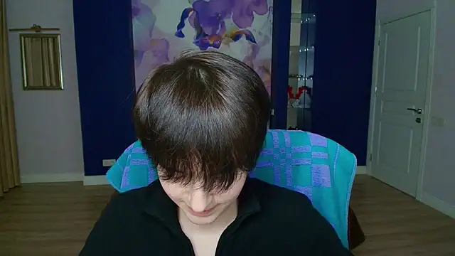 EmiliaYours online show from February 1, 2025, 4:33 pm