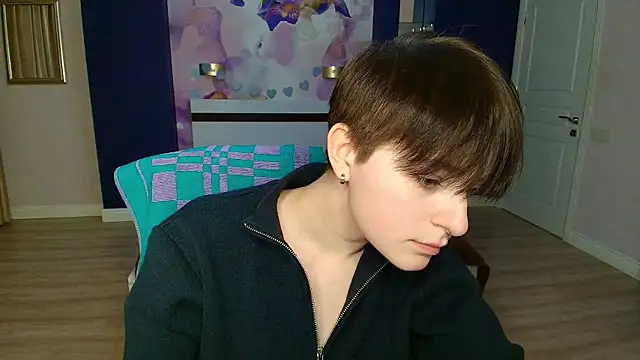 EmiliaYours online show from February 10, 2025, 4:25 pm