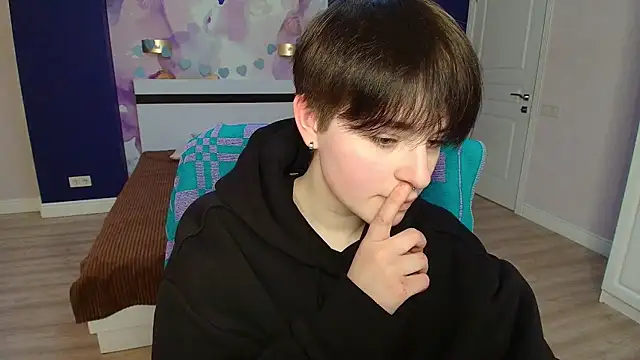 EmiliaYours online show from February 14, 2025, 1:40 pm