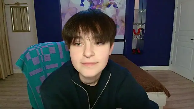 EmiliaYours online show from February 16, 2025, 4:42 pm