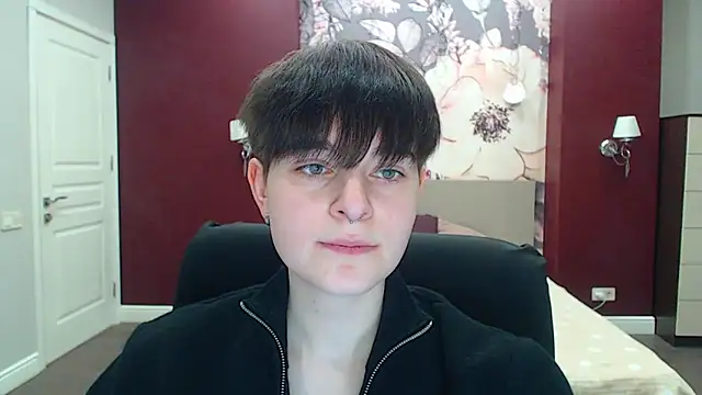 EmiliaYours online show from March 4, 2025, 4:30 pm