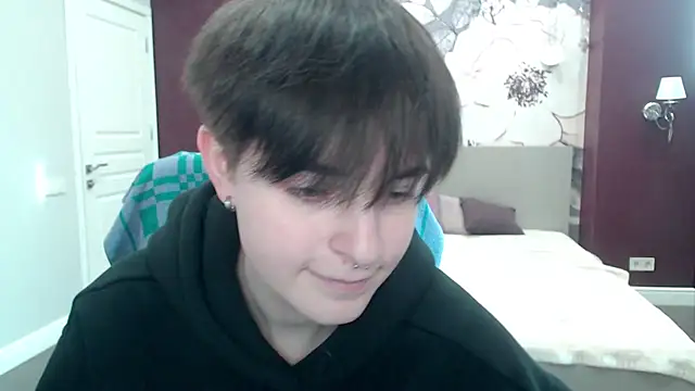 EmiliaYours online show from March 18, 2025, 2:04 pm