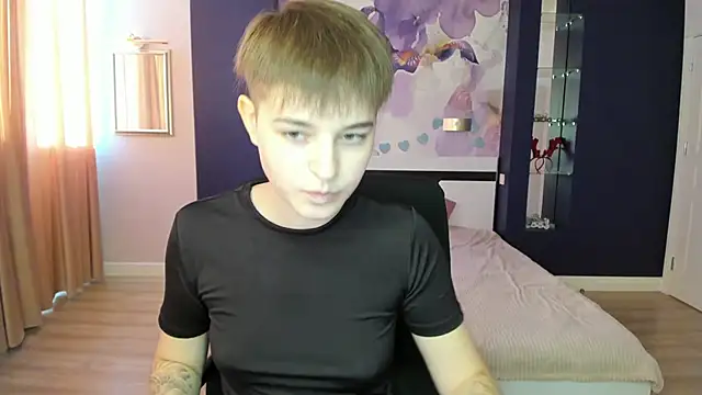 EmiliaYours online show from September 28, 2025, 1:49 pm