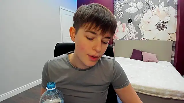 EmiliaYours online show from October 11, 2025, 1:42 pm