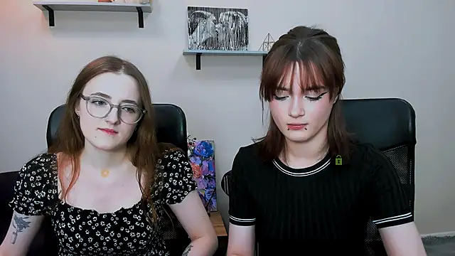 luna berryy online show from December 6, 2024, 8:07 pm