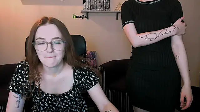 luna berryy online show from December 6, 2024, 11:14 pm