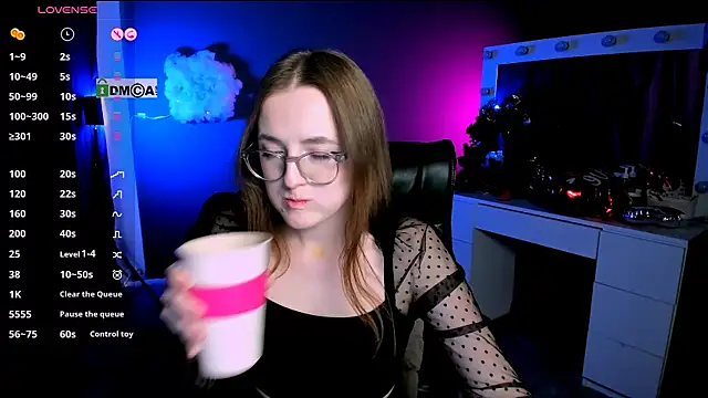 luna berryy online show from February 18, 2025, 2:16 am