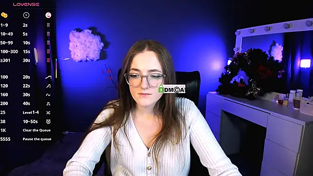 luna berryy online show from February 25, 2025, 2:25 am