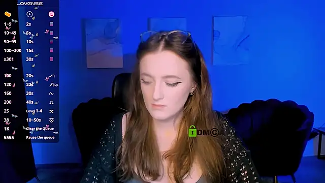 luna berryy online show from November 8, 2025, 8:51 pm