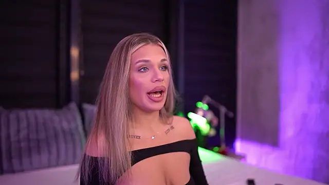 Candy Ivy online show from January 8, 2025, 6:52 pm